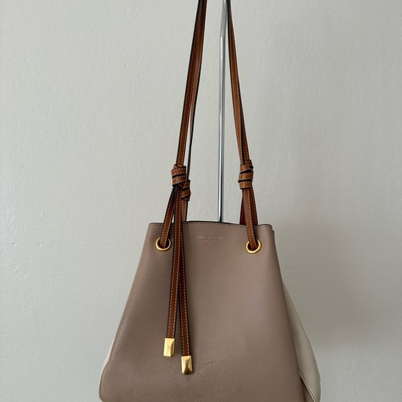 Tory Burch Handbags - Tory Burch Caroline Colorblock Small Carryall Tote In Taupe/ Ivory